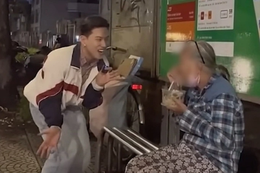 TikToker miệt thị người nghèo, tạo video "bẩn" có thể bị xử phạt thế nào?