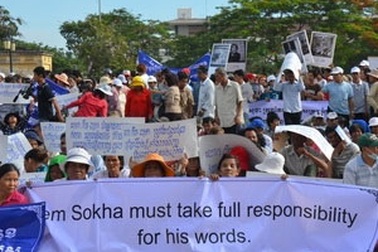 Biểu tình lớn phản đối xuyên tạc lịch sử ở Campuchia