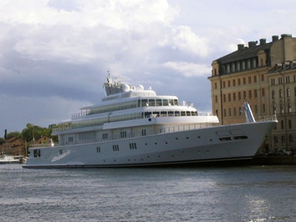 Tỷ phú Hollywood hứng búa rìu dư luận vì tự cách ly sang chảnh - 5 Tỷ phú Hollywood hứng búa rìu dư luận vì tự cách ly sang chảnh - 5