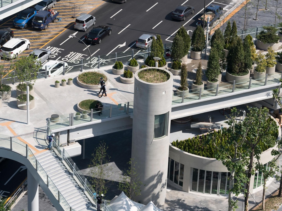 Cầu vượt trên cao hóa công viên giữa phố với hàng ngàn cây xanh - 3