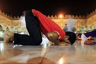 Thế giới Hồi giáo bắt đầu thánh lễ Ramadan