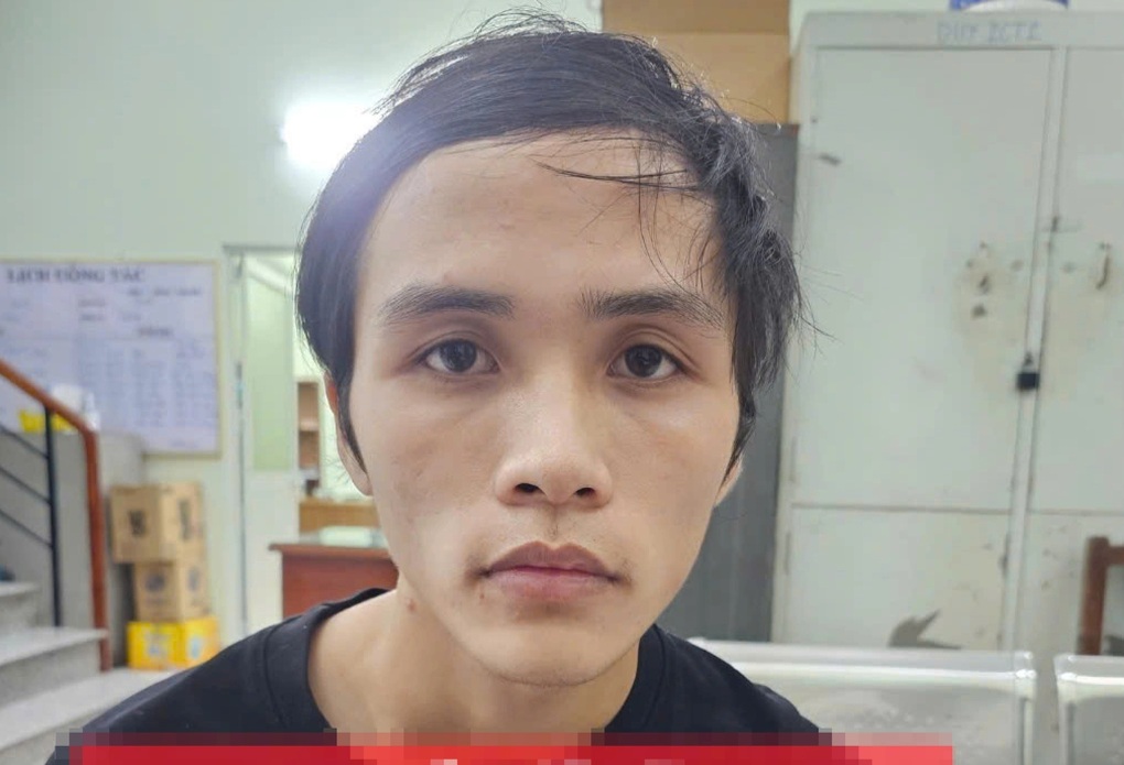 Kẻ giật hơn 100 tờ vé số của người đàn ông ở TPHCM khai chưa kịp dò kết quả - 1 Kẻ giật hơn 100 tờ vé số của người đàn ông ở TPHCM khai chưa kịp dò kết quả - 1