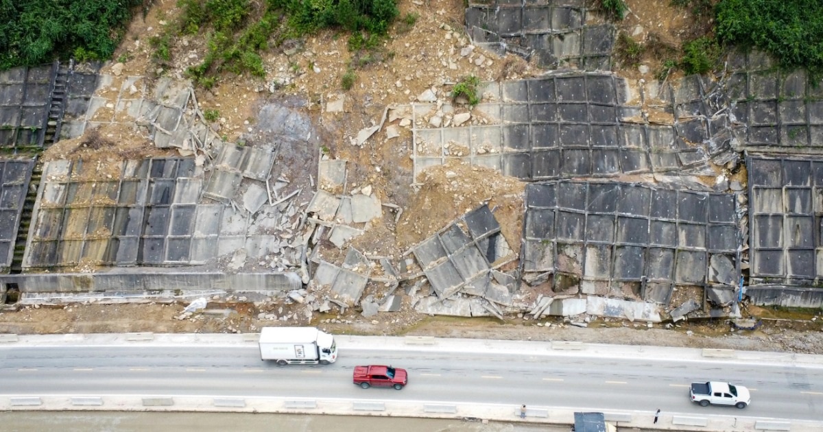 Mái chống sạt lở vỡ vụn, nằm "vắt vẻo" trên cao tốc La Sơn - Túy Loan