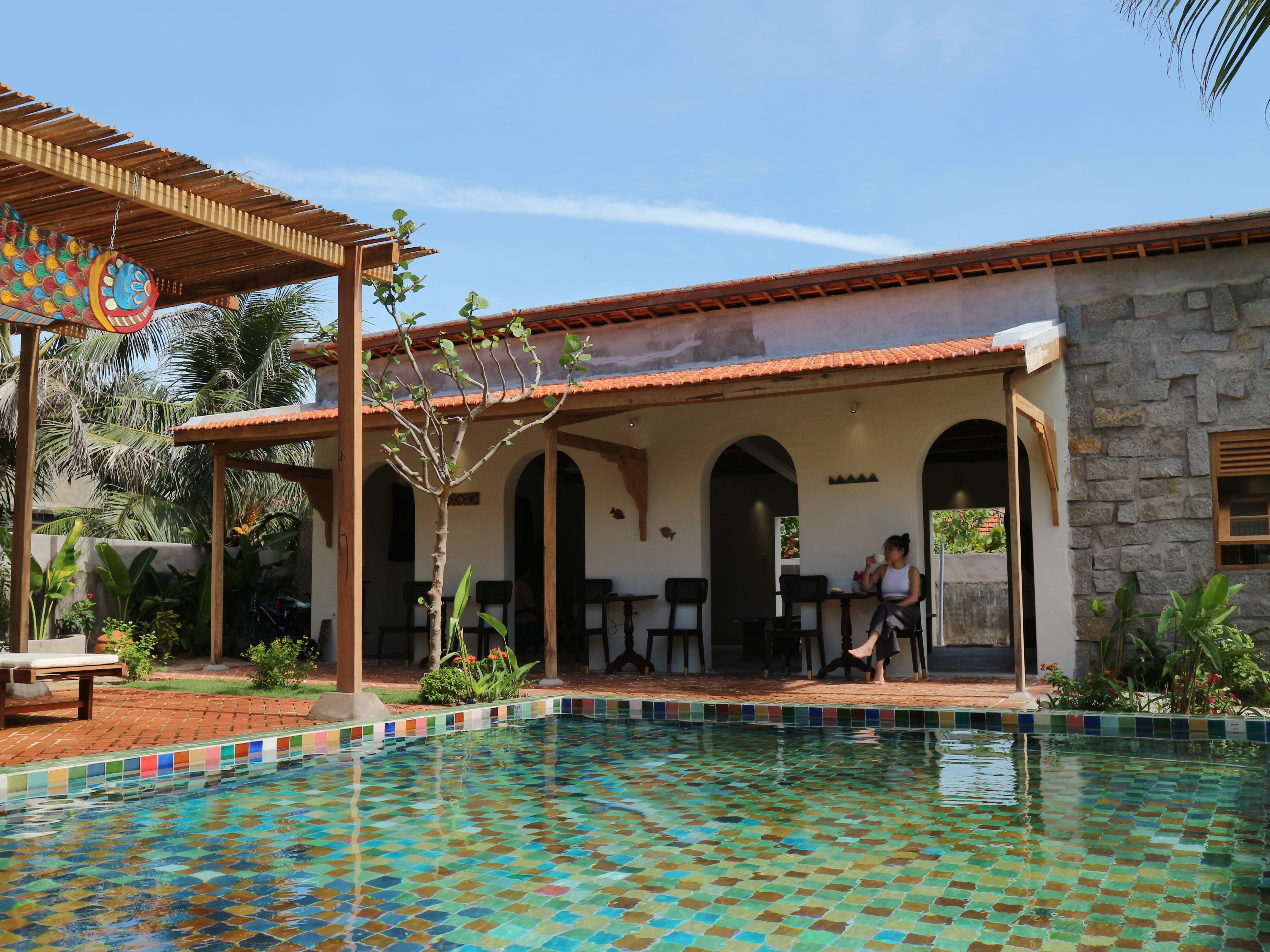 Cặp vợ chồng bỏ phố về biển, chi 1 tỷ đồng cải tạo nhà cổ 780m2 ở Phú Yên - 13 Cặp vợ chồng bỏ phố về biển, chi 1 tỷ đồng cải tạo nhà cổ 780m2 ở Phú Yên - 13
