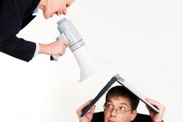 Đối phó với sếp thích kiểm soát