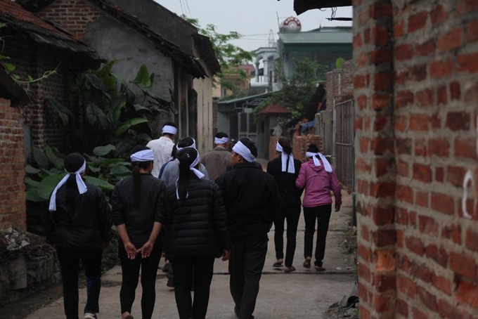 Vụ xe khách đâm đoàn người đưa tang: Làng Trung Nguyên hôm nay đại tang, cháu tôi đến chết vẫn khổ quá! - Ảnh 7. Vụ xe khách đâm đoàn người đưa tang: Làng Trung Nguyên hôm nay đại tang, cháu tôi đến chết vẫn khổ quá! - Ảnh 7.