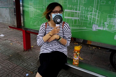 Người Sài Gòn tìm đủ cách “trốn” nóng