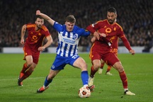 AC Milan và AS Roma tiến thẳng vào tứ kết Europa League