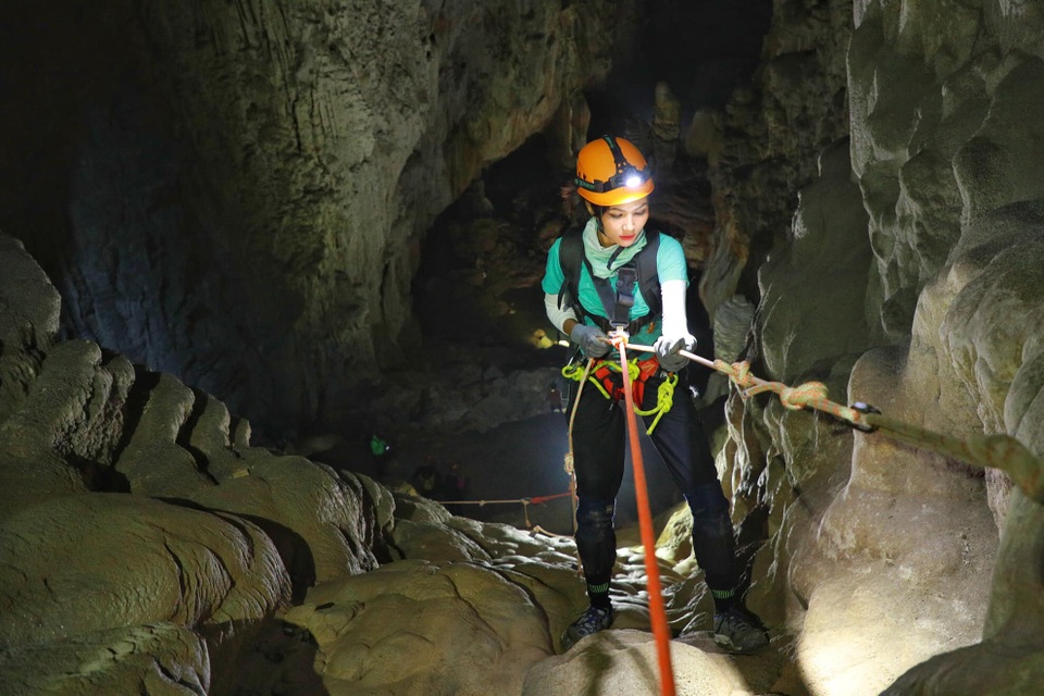 H’Hen Niê kể chuyện gặp ác mộng khi ngủ trong lòng hang Sơn Đoòng - 5 H’Hen Niê kể chuyện gặp ác mộng khi ngủ trong lòng hang Sơn Đoòng - 5