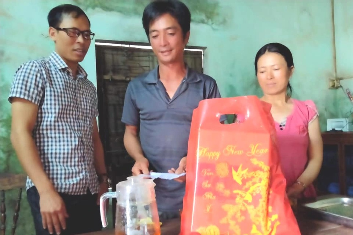 Thầy giáo Jrai ăn cơm độn lấy bằng Thạc sĩ, gieo chữ cho học trò nghèo - 4 Thầy giáo Jrai ăn cơm độn lấy bằng Thạc sĩ, gieo chữ cho học trò nghèo - 4
