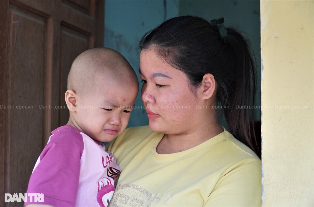 Ngày sinh nhật buồn của bé gái 4 tuổi, người mẹ nghèo khẩn cầu cứu giúp - 4 Ngày sinh nhật buồn của bé gái 4 tuổi, người mẹ nghèo khẩn cầu cứu giúp - 4