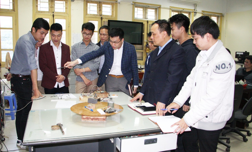 Nhóm nghiên cứu mạnh - giải pháp đột phá về chất lượng giáo dục đại học - 2 Nhóm nghiên cứu mạnh - giải pháp đột phá về chất lượng giáo dục đại học - 2