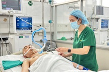 Người cha “gà trống nuôi con” gặp nạn nguy kịch, 2 con thơ mịt mờ tương lai