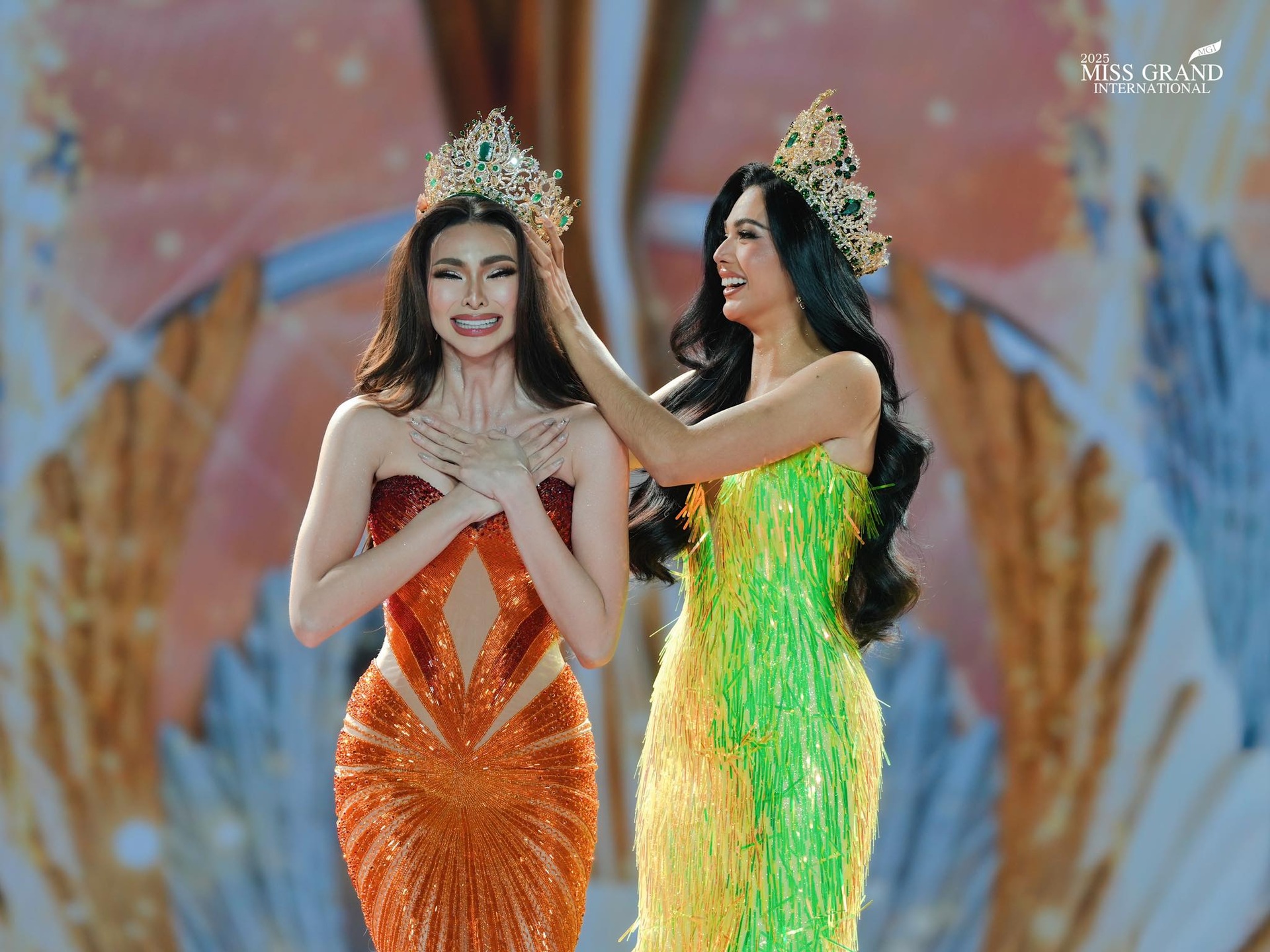 ក្តៅៗ នារីអ្នកកាសែត គ្រងមកុដ Miss Grand International 2025 - ២ Nhan sắc nóng bỏng của nữ nhà báo đăng quang Hoa hậu Hòa bình Quốc tế 2025 - 2
