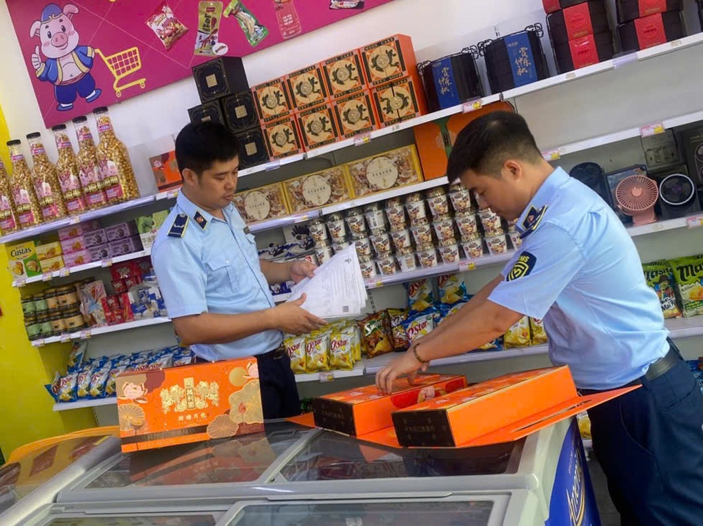 Hà Nội: Phát hiện hơn 1.100 bánh trung thu Trung Quốc nhập lậu - 2 Hà Nội: Phát hiện hơn 1.100 bánh trung thu Trung Quốc nhập lậu - 2
