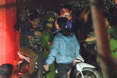 Hà Nội: Bố đẻ khống chế con gái 7 tuổi, dọa đốt nhà vì muốn gặp… người tình