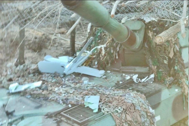 UAV cảm tử Nga mắc kẹt trong lưới bảo vệ tự chế của Ukraine