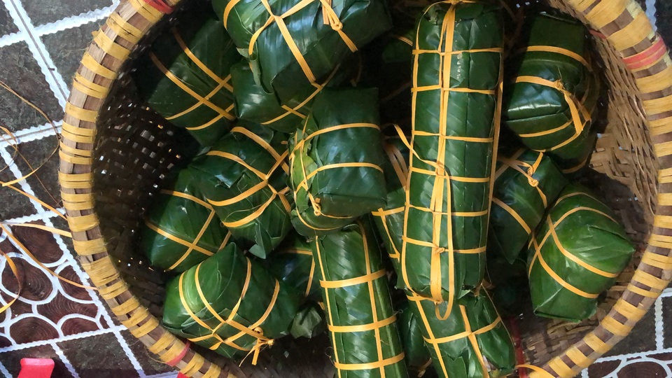 Người làm bánh chưng xanh thành Vinh tất bật dịp Rằm tháng 7 - 8 Người làm bánh chưng xanh thành Vinh tất bật dịp Rằm tháng 7 - 8
