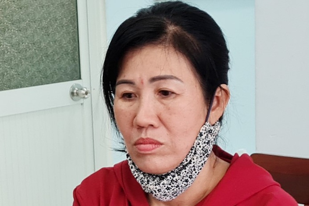 An Giang: Tạm giữ người phụ nữ đánh và cào chảy máu tay thiếu tá công an - 1 An Giang: Tạm giữ người phụ nữ đánh và cào chảy máu tay thiếu tá công an - 1