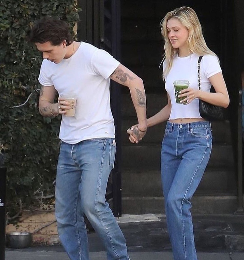 Brooklyn Beckham liên tục nịnh đầm bạn gái - 4 Brooklyn Beckham liên tục nịnh đầm bạn gái - 4