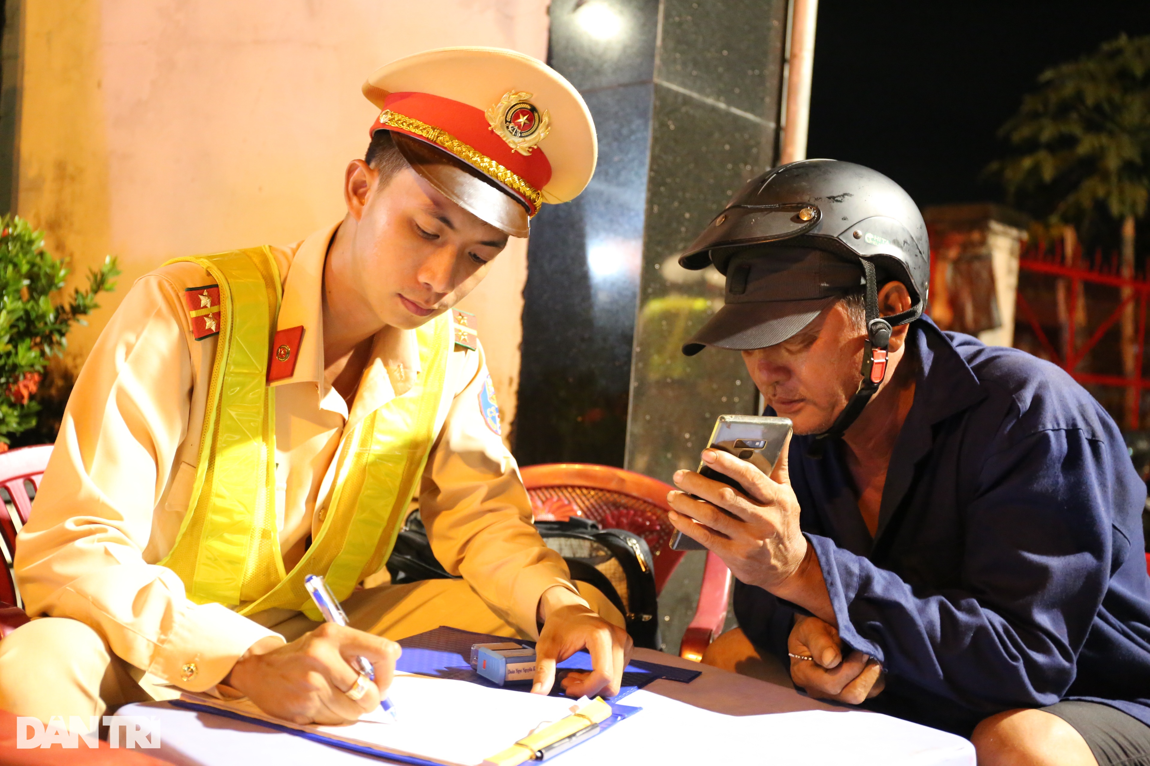 Một đêm CSGT Đồng Nai phạt 40 trường hợp vi phạm nồng độ cồn ở TP Biên Hòa - 6