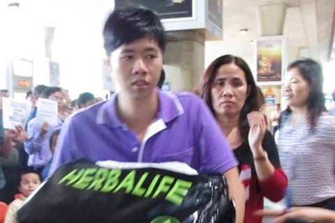 Công ty bỏ rơi 700 khách ở Thái Lan bốc hơi trước hạn bồi thường?!