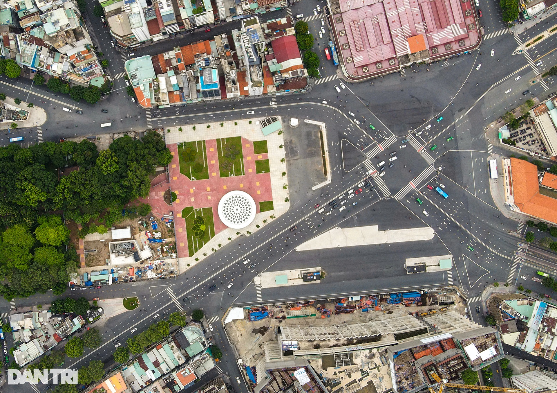 Nhà ga ngầm Bến Thành, nơi kết nối 4 tuyến metro ở TPHCM sắp hoàn thành - 12 Nhà ga ngầm Bến Thành, nơi kết nối 4 tuyến metro ở TPHCM sắp hoàn thành - 12