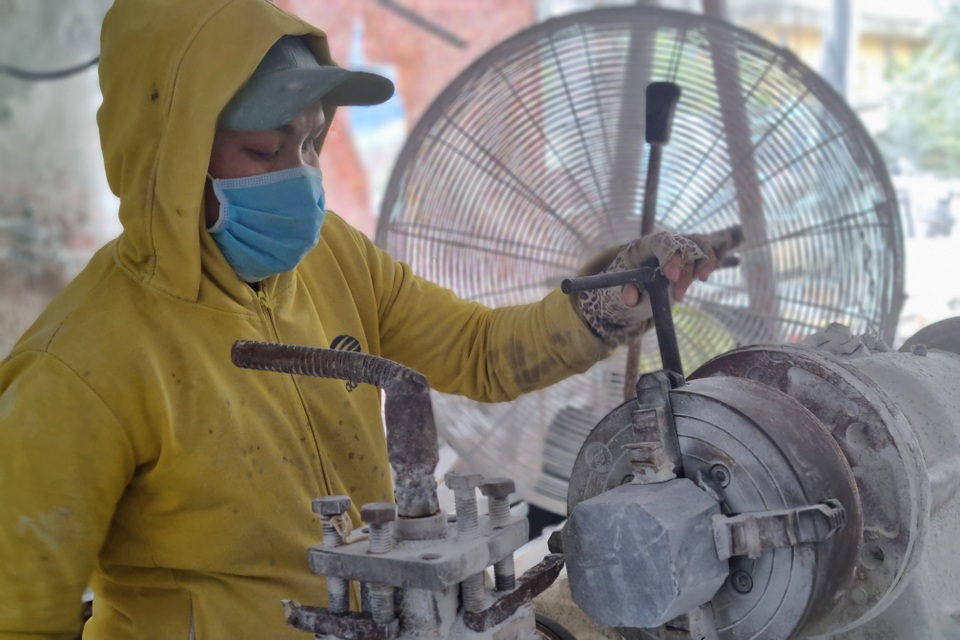 Nhọc nhằn nghề thổi hồn vào đá - 5 Nhọc nhằn nghề thổi hồn vào đá - 5