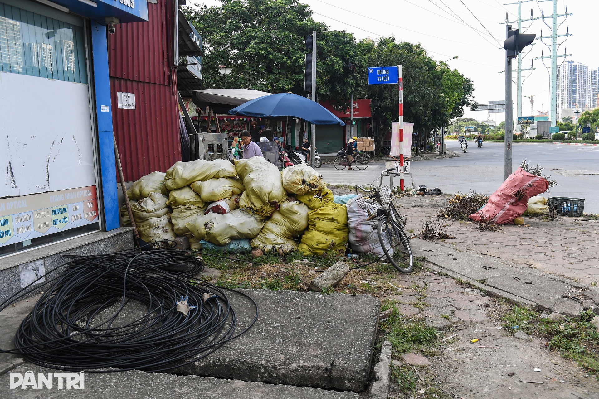 Cảnh nhếch nhác, rác bủa vây trên tuyến đường huyết mạch phía Nam Hà Nội - 11