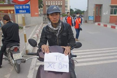 Chàng trai ung thư viết báo, chạy xe ôm giúp người nghèo