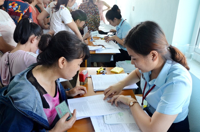 Tăng tỷ lệ lao động nữ làm công hưởng lương lên đạt 50% vào năm 2025 - Ảnh 1. Tăng tỷ lệ lao động nữ làm công hưởng lương lên đạt 50% vào năm 2025 - Ảnh 1.