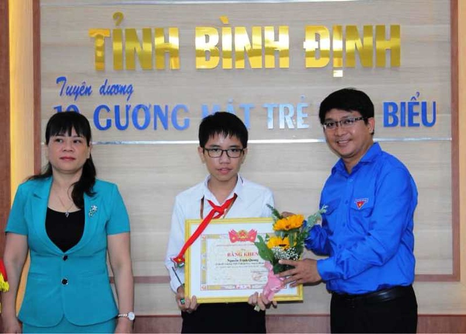 Bình Định: “Máy gieo hạt bằng năng lượng mặt trời” của học sinh lớp 9 - 1 Bình Định: “Máy gieo hạt bằng năng lượng mặt trời” của học sinh lớp 9 - 1