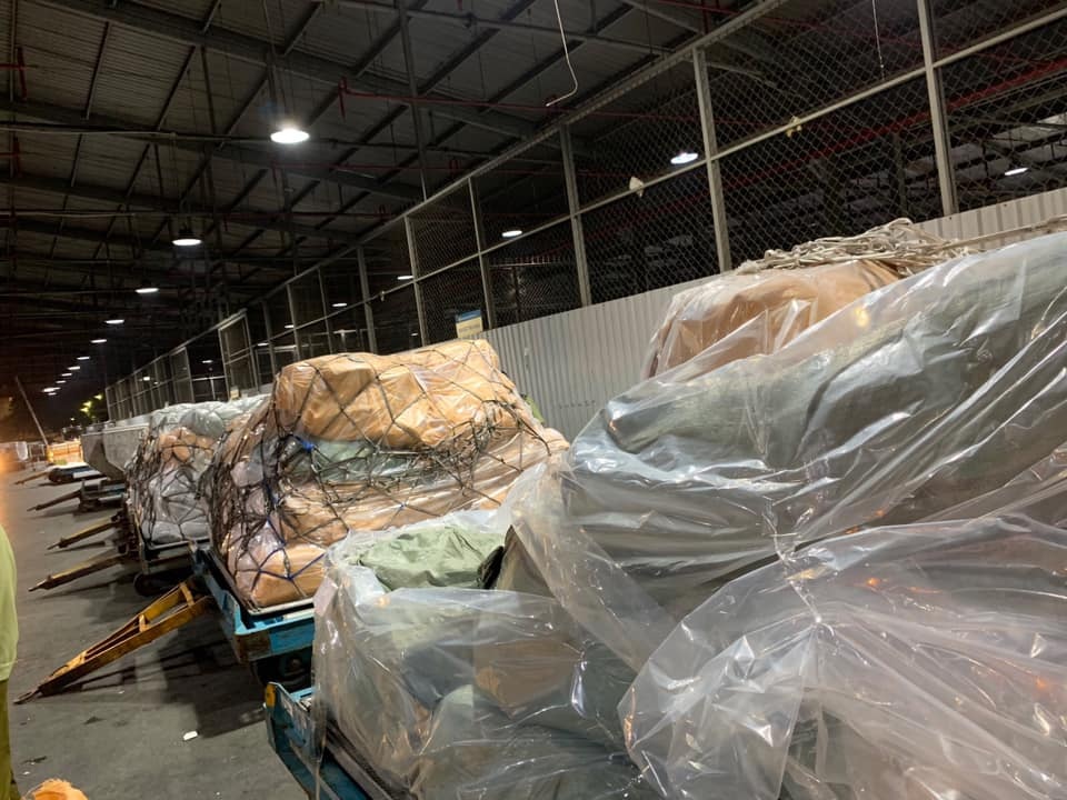 Thu giữ nhiều tấn hàng không hóa đơn chứng từ tại sân bay Tân Sơn Nhất - 4 Thu giữ nhiều tấn hàng không hóa đơn chứng từ tại sân bay Tân Sơn Nhất - 4