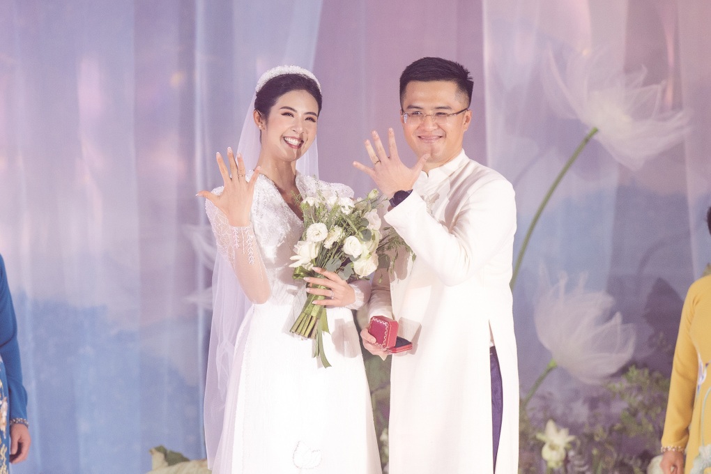 Chú rể Phú Đạt thổi sáo tặng Ngọc Hân trong ngày cưới - 8 Chú rể Phú Đạt thổi sáo tặng Ngọc Hân trong ngày cưới - 8