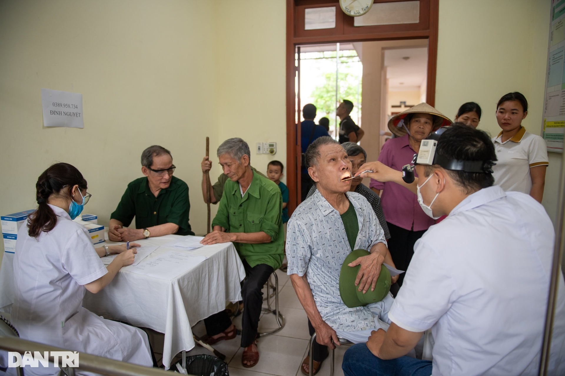 Hành trình khám bệnh, tri ân người có công dịp 27/7 của Dân trí - 13 Hành trình khám bệnh, tri ân người có công dịp 27/7 của Dân trí - 13