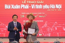 Đạo diễn "Hà Nội trong mắt ai" Trần Văn Thủy nhận Giải thưởng Lớn