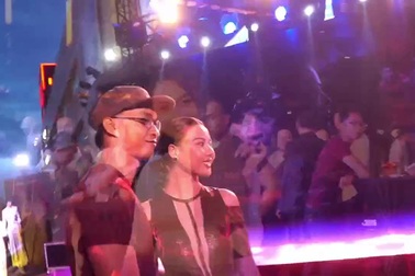 Dương Cẩm Lynh bất ngờ lộ bụng bầu trong buổi ra mắt phim