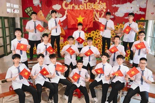 Gây "sốt mạng" với bộ ảnh kỷ yếu Tổ quốc trong tim của học sinh Thái Bình - 3