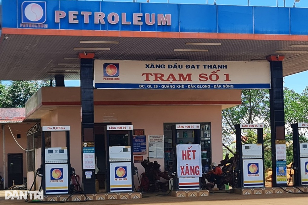 Cửa hàng báo hết xăng, chỉ bán 30.000 đồng/xe, Đắk Nông mới vội kiểm tra - 1 Cửa hàng báo hết xăng, chỉ bán 30.000 đồng/xe, Đắk Nông mới vội kiểm tra - 1