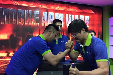 Hy hữu: Xô xát sau vật tay, đòi bồi thường hơn 1 tỷ đồng