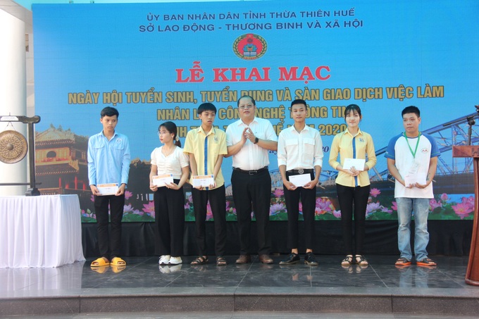 Thừa Thiên Huế: Sôi động ngày hội tuyển sinh, tuyển dụng nhân lực công nghệ thông tin năm 2020 - Ảnh 5. Thừa Thiên Huế: Sôi động ngày hội tuyển sinh, tuyển dụng nhân lực công nghệ thông tin năm 2020 - Ảnh 5.