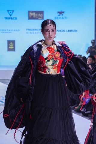 Á hậu Châu Anh trở lại thảm đỏ đầy quyến rũ sau khi được thăng hàm Trung úy - 9