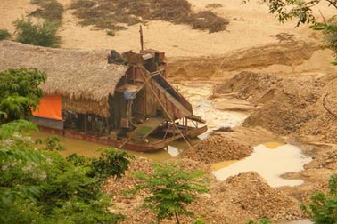 Ứa nước mắt nhìn sông Nghệ đang từ từ chết