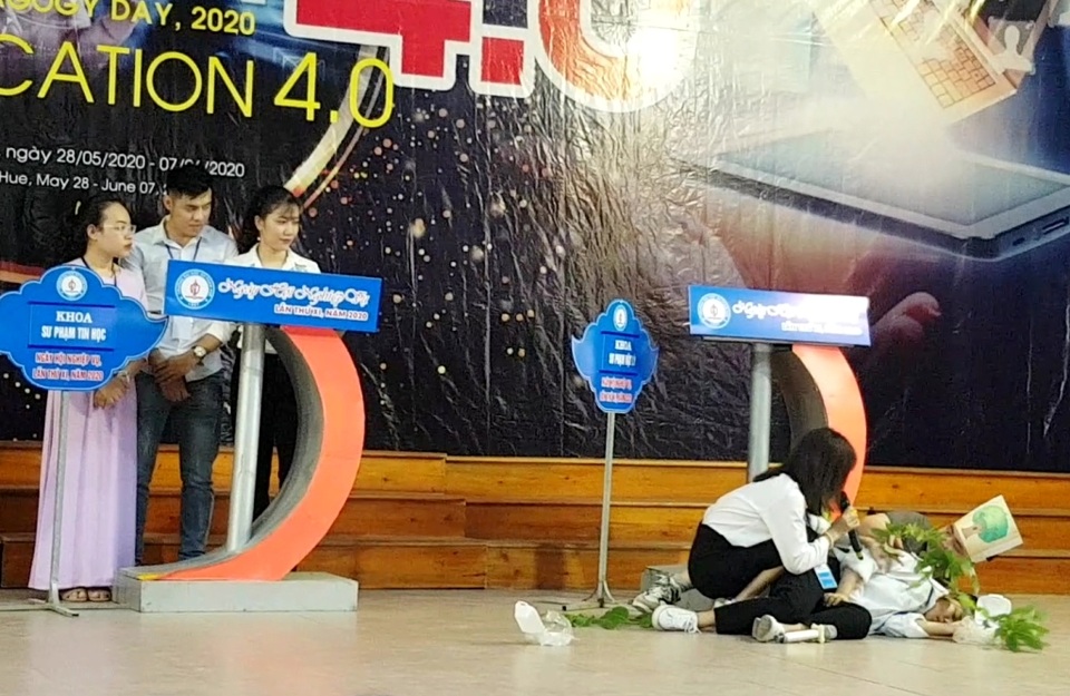 Cây phượng bật gốc đè học sinh tử vong vào phần thi nghiệp vụ sư phạm - 3 Cây phượng bật gốc đè học sinh tử vong vào phần thi nghiệp vụ sư phạm - 3