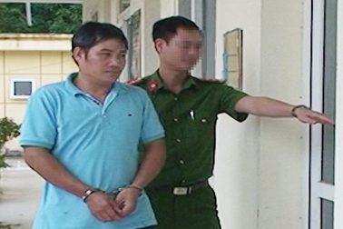 Chuẩn bị ra quân thì hiếp dâm trẻ em