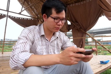 Người Hà Nội chi tiền triệu trồng rau “ảo” thu hoạch rau thật