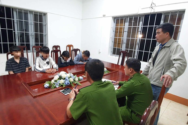 Nữ sinh lớp 6 cùng bạn đi lang thang trộm cắp