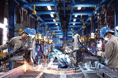 Nhiều “điểm nghẽn” kéo lùi năng suất lao động