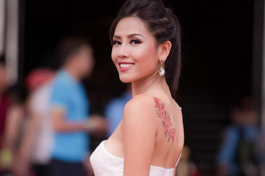 Người đẹp biển Nguyễn Thị Loan ấn tượng với hình xăm “độc”