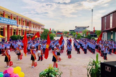 Eximbank tặng quà cho học sinh nghèo tại Hải Dương